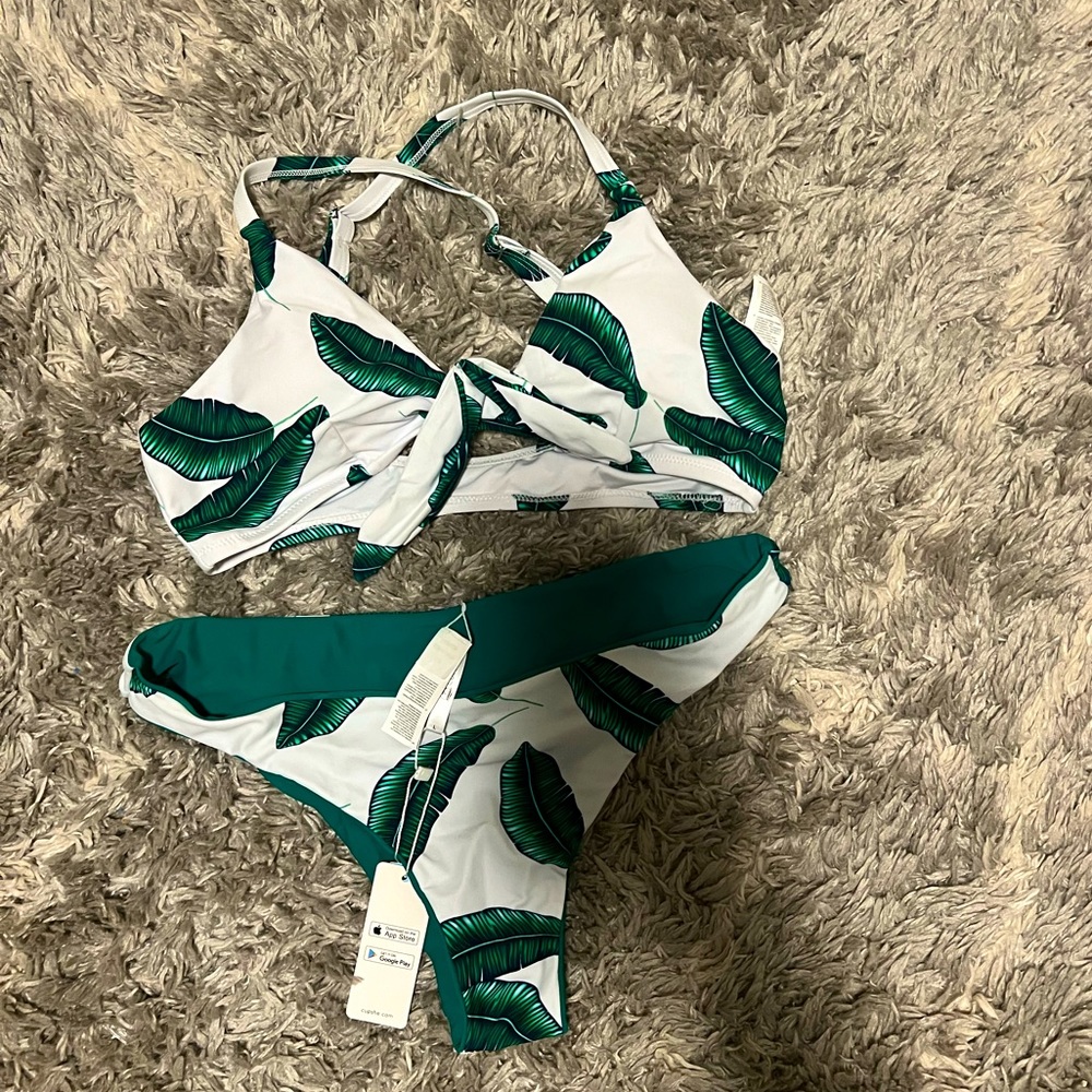 Cupshe bikini brand new with reversible bottoms
